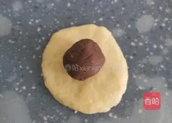 Illustration of how to make egg white cakes, a traditional snack in Yunnan 4