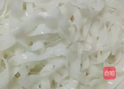 Illustration of how to make small fried rice noodles 1