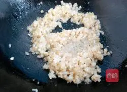 Illustration of how to make pizza sauce 5