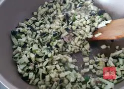 Illustration of how to make Sanding Braised Noodles 2