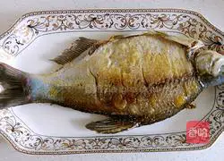 Illustration of how to cook Wuchang fish with mushrooms, chives and onions 4