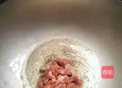 Illustration of how to stir-fry shredded pork with dried green pepper 4