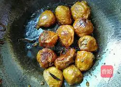 Illustration of how to stuff pork with braised oil and gluten 13