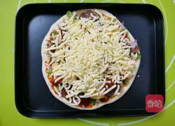 Beef and Pineapple Pizza (about 7 inches) Recipe Illustration 11