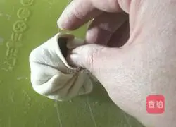 Illustration of how to make sauced beef buns 17