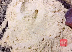 Illustration of how to make a donkey roll 2