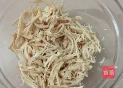 Illustration of how to make mung bean sprouts mixed with shredded chicken 5