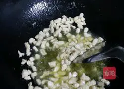 Illustration of how to make curry chicken rice 4