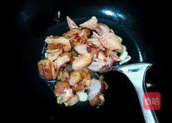 Illustration of how to make fried chicken with fungus 4