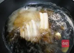 Illustration of how to make braised pork with tea and plum vegetables 4