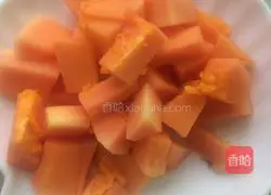 Papaya, red dates, wolfberry, white fungus and rock sugar Illustration of how to make water 4