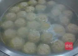 Illustration of how to make braised crab meat and lion head 4