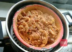 Illustration of how to make steamed pork with sweet potato flour 7