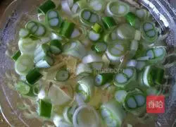 Illustration of how to make donkey meat and celery steamed dumplings 5