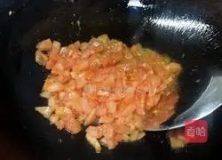 Illustration of how to make braised noodles with Western red eggs and eggs 9