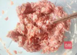 Illustration of how to make carrot and pearl meatballs 7