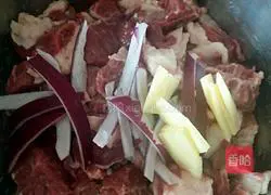 Illustration of how to make delicious large mutton skewers 4