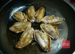 Illustration of how to make hot pot chicken wings 3