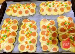 Illustration of how to make ham bread 9