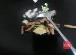 Illustration of Braised Chicken with Mushrooms and Potatoes 3