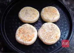 Illustration of how to make sesame candy heart thousand-layer pastry cake 18