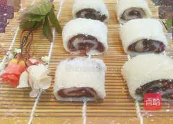 Illustration of how to make a donkey roll with coconut paste 11