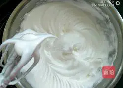 Illustration of how to make fresh strawberry and ancient Gulu cake 9