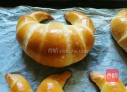 Illustration of how to make croissants 17