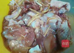 Illustration of the recipe of Braised Chicken Legs with Carrots and Shiitake Mushrooms 1