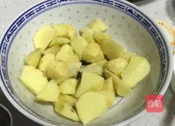 Illustration of how to make steamed rice noodles and meat 10