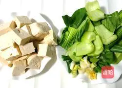 Illustration of how to make stir-fried pork with rapeseed and tofu 2