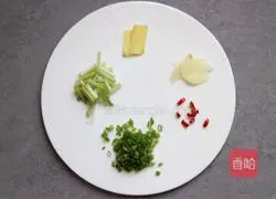 Illustration of home-style braised pomfret 3