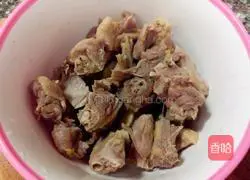 Illustration of how to cook duck with smoked bamboo shoots 7