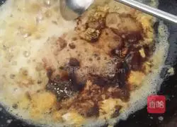 Illustration of how to make braised noodles with leeks and eggs 6