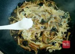 Illustration of how to make braised noodles with shredded chicken 11