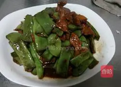 Illustration of braised lentils in sauce 13