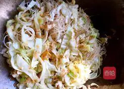 Illustration of how to make fried rice noodles with shrimp and eggs 4