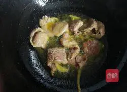 Illustration of Stir-fried Beef with Onions 4