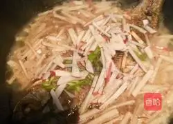 Illustration of how to make Wuchang fish and shredded radish 4
