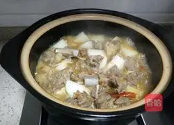 Illustration of how to cook mutton in clay pot 12