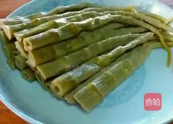 Illustration of how to make tender bacon duck leg stew (pickled fresh) 4