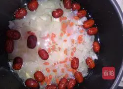 Illustration of how to make Apple, Pear, Red Date, Wolfberry and Tremella Soup 5