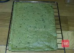 Illustration of how to make matcha cake roll 17