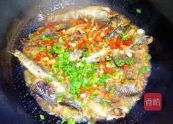 Illustration of how to make spicy dried fish 7