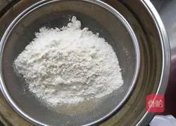 Illustration of how to make clear water cupcakes 5