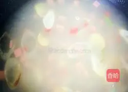 Illustration of how to make vermicelli and baby vegetables in soup 7