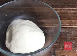 Illustration of how to make lard and beef pizza 3