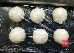 Illustration of how to make flower bean paste bread 9