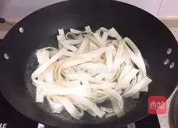 Illustration of how to make noodles with eggs 8