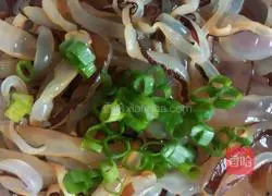 Illustration of how to make cold jellyfish skin 3